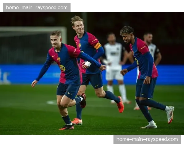 未来之星聚焦：巴萨16岁中场新星洛佩斯首次入选一线队大名单。